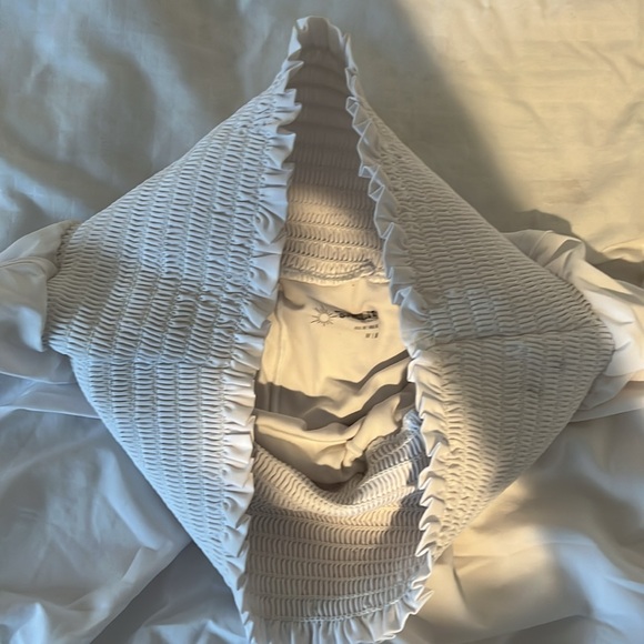 Aerie white athletic shorts - Picture 2 of 2